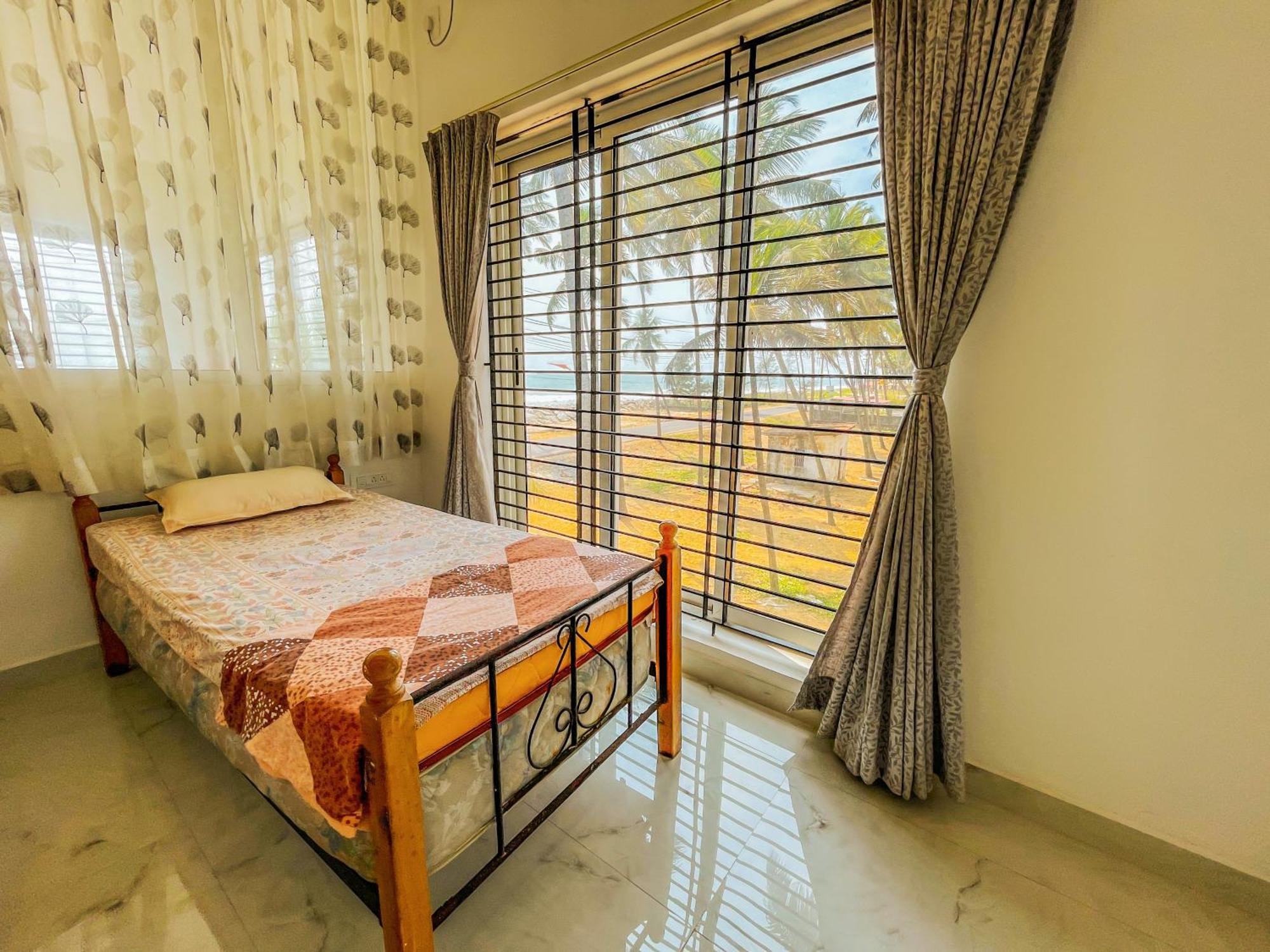 Gintara Beach Homestay By Evaddo Kalyānpur 外观 照片